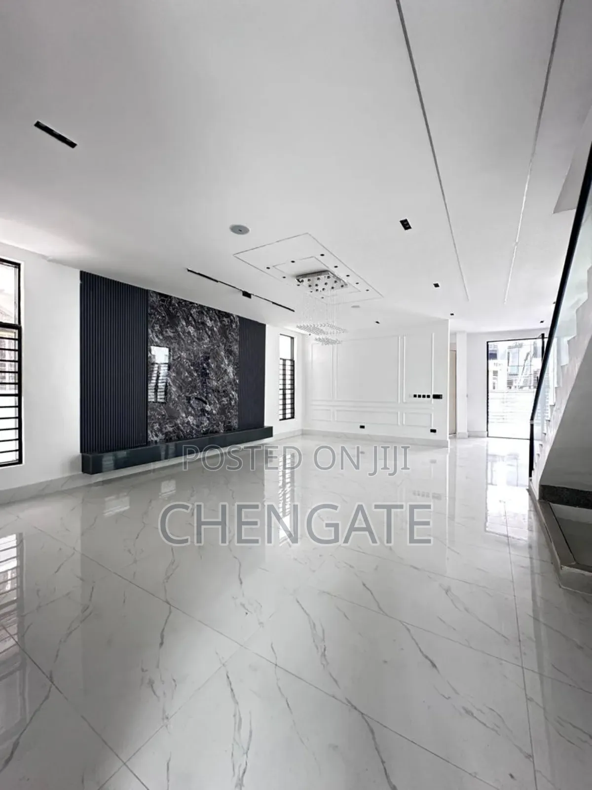5bdrm Duplex in Chevron for sale in Chevron