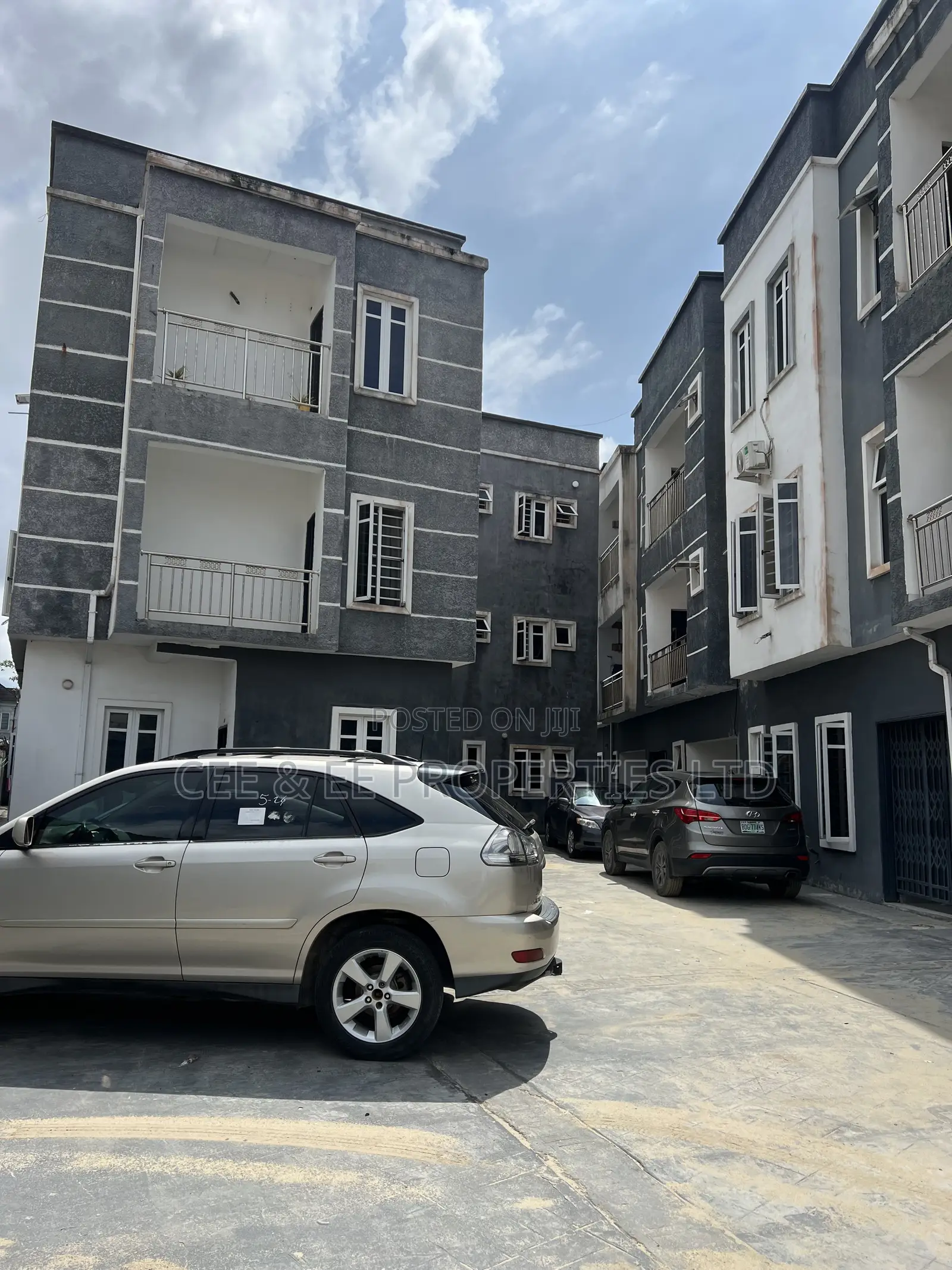 2bdrm Apartment in Off Ologufe Road, for rent in Awoyaya