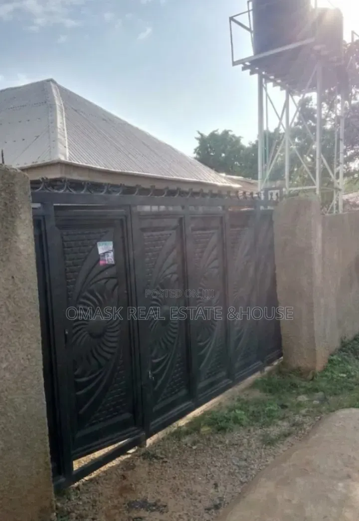 1bdrm House in Dutsi for sale in Dutsi