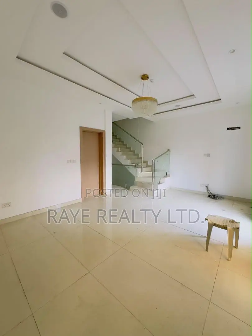 4bdrm Duplex in Surulere for sale in Surulere