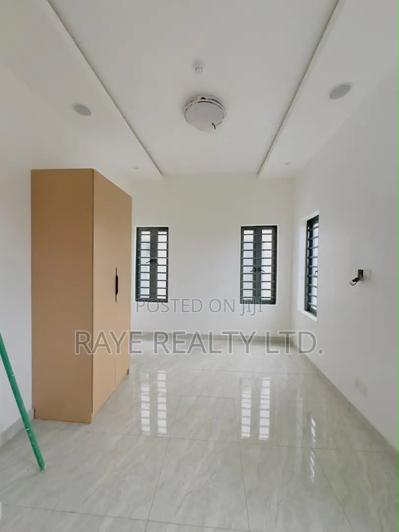 4bdrm Duplex in Surulere for sale in Surulere
