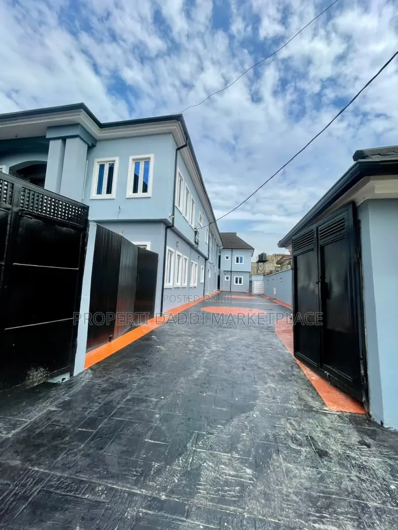 10bdrm Duplex in Egbeda for sale in Egbeda
