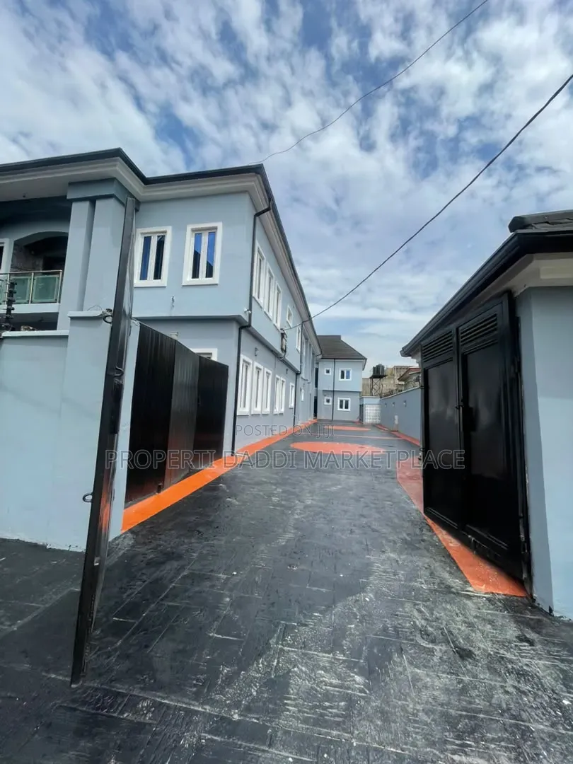 10bdrm Duplex in Egbeda for sale in Egbeda