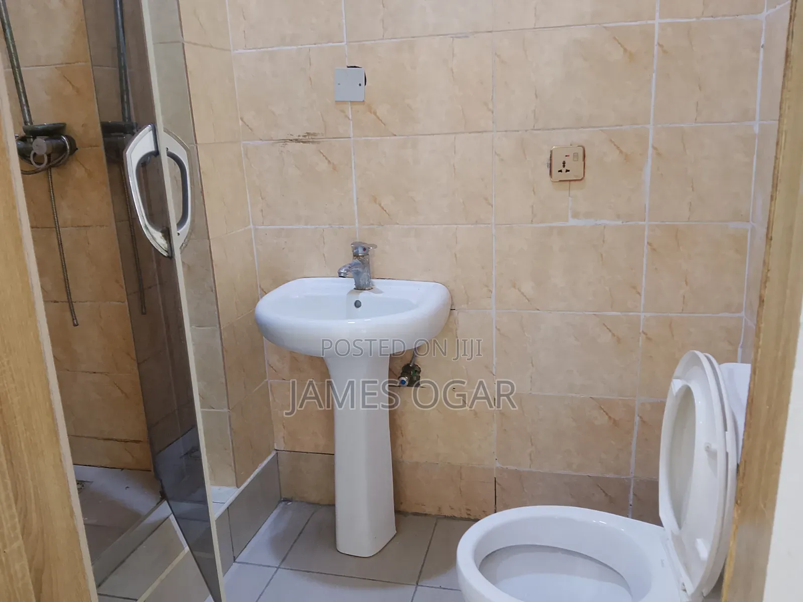 1bdrm Shared Apartment in Orchid Road, Lekki Expressway for rent in Lekki Expressway