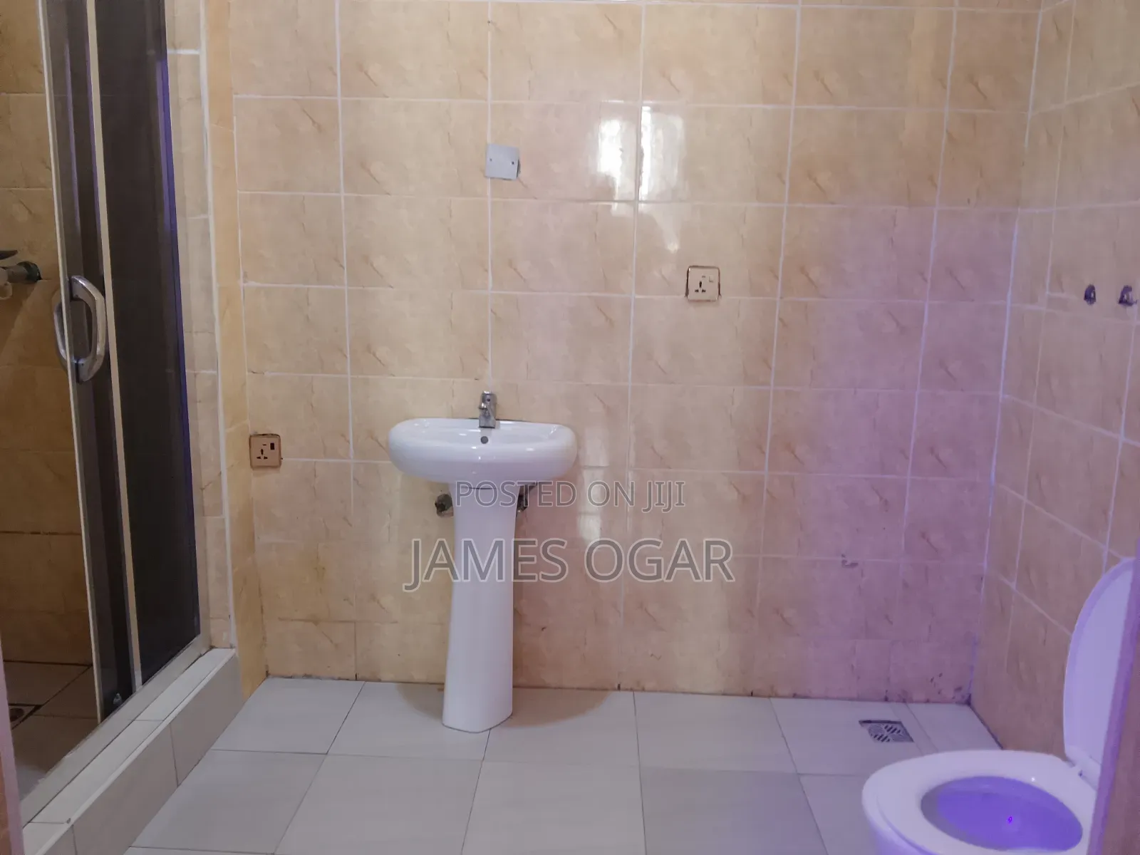 1bdrm Shared Apartment in Orchid Road, Lekki Expressway for rent in Lekki Expressway
