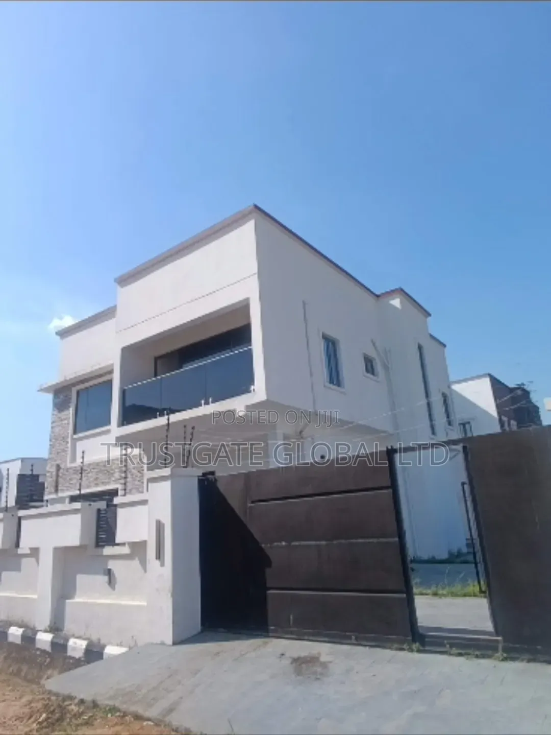 4bdrm Duplex in FHA for sale in FHA