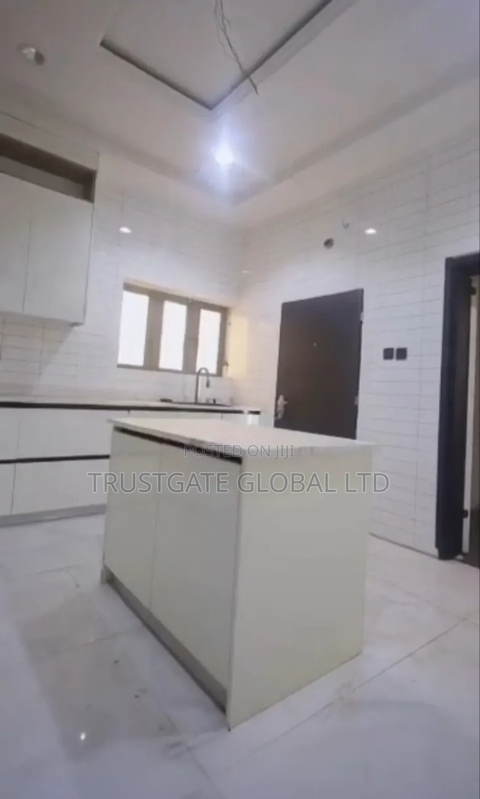 4bdrm Duplex in FHA for sale in FHA