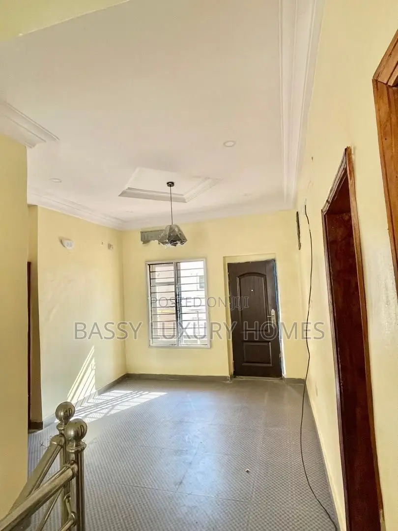 5bdrm Duplex in Ikota for rent in Ikota