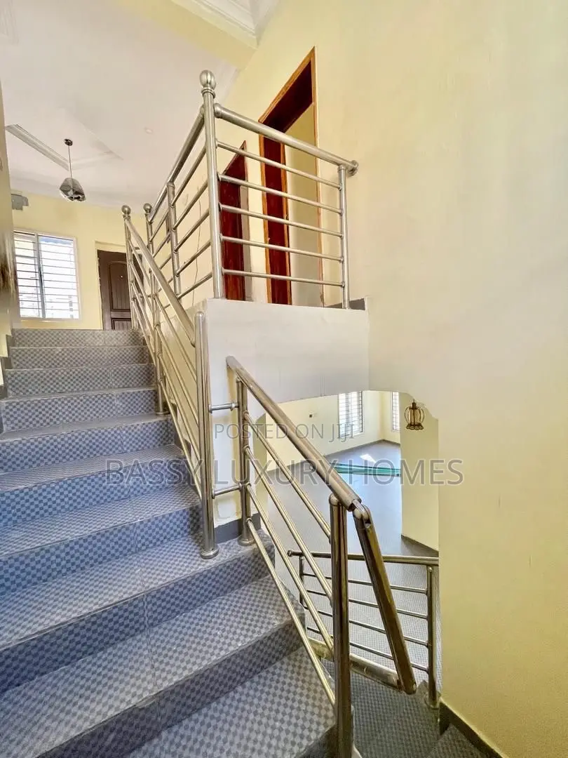 5bdrm Duplex in Ikota for rent in Ikota