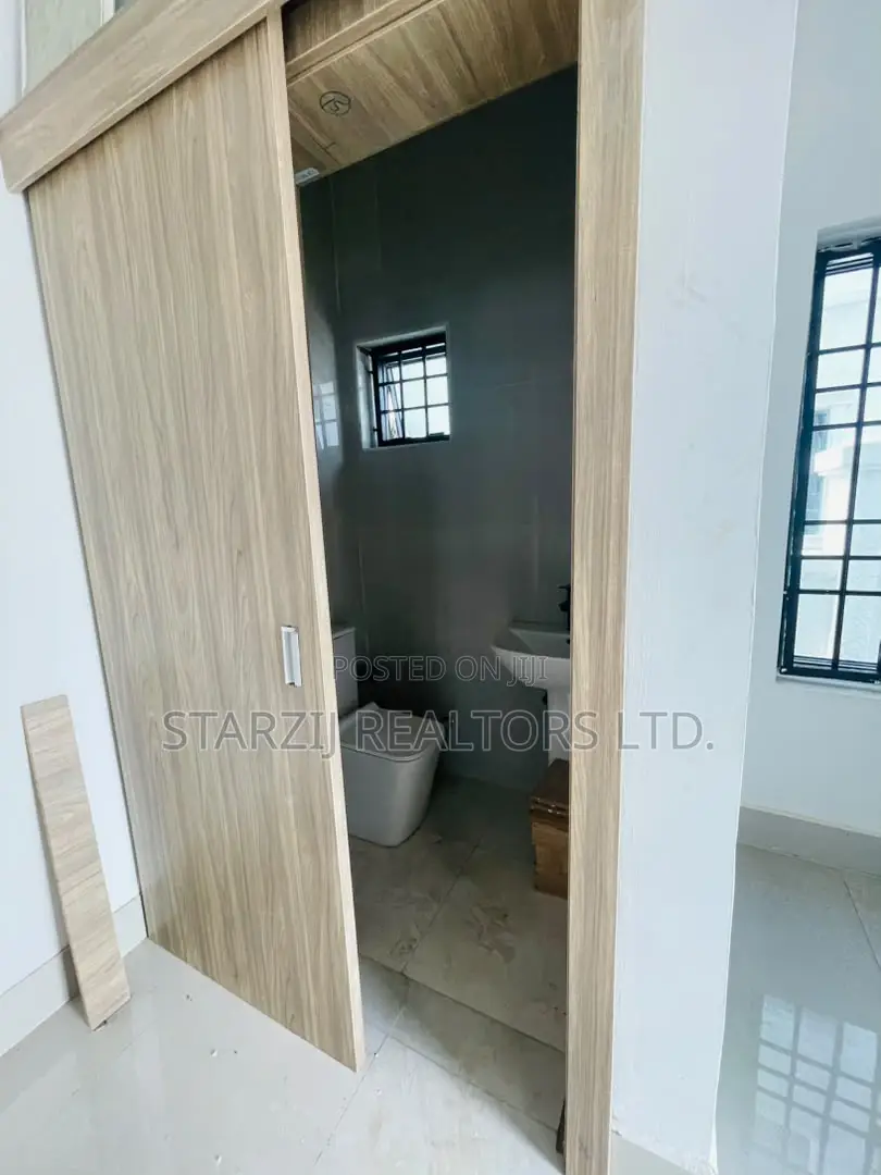 5bdrm Duplex in Jahi for sale in Jahi