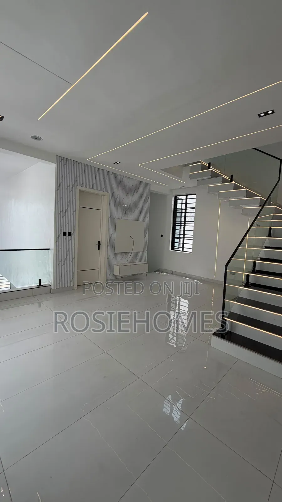 5bdrm Duplex in Chevron for sale in Chevron