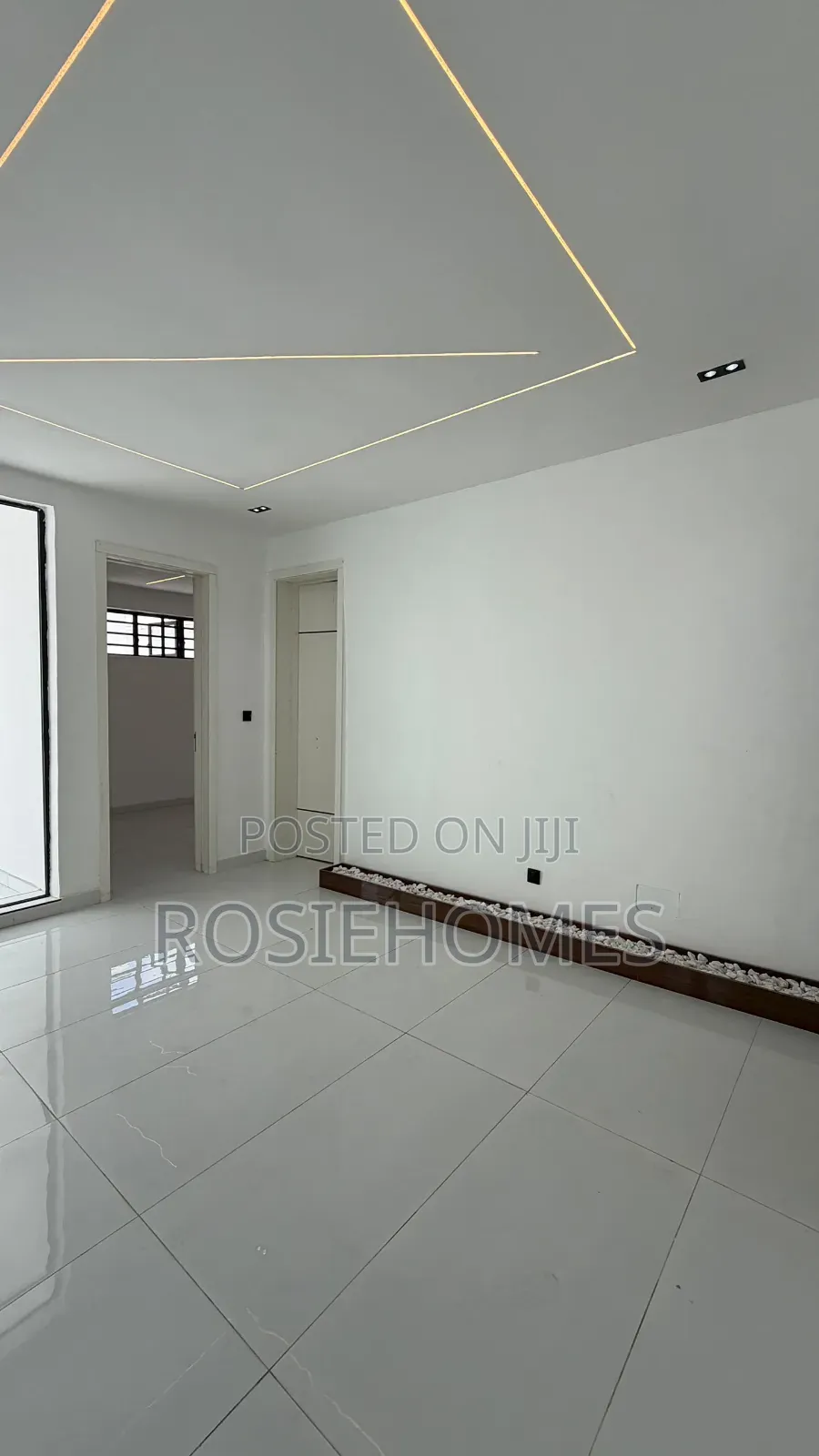 5bdrm Duplex in Chevron for sale in Chevron