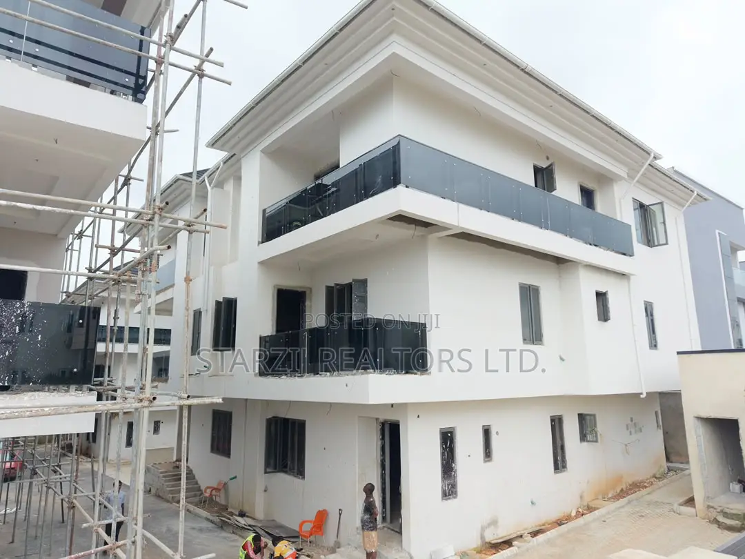 5bdrm Duplex in Wuye for Sale in Wuye