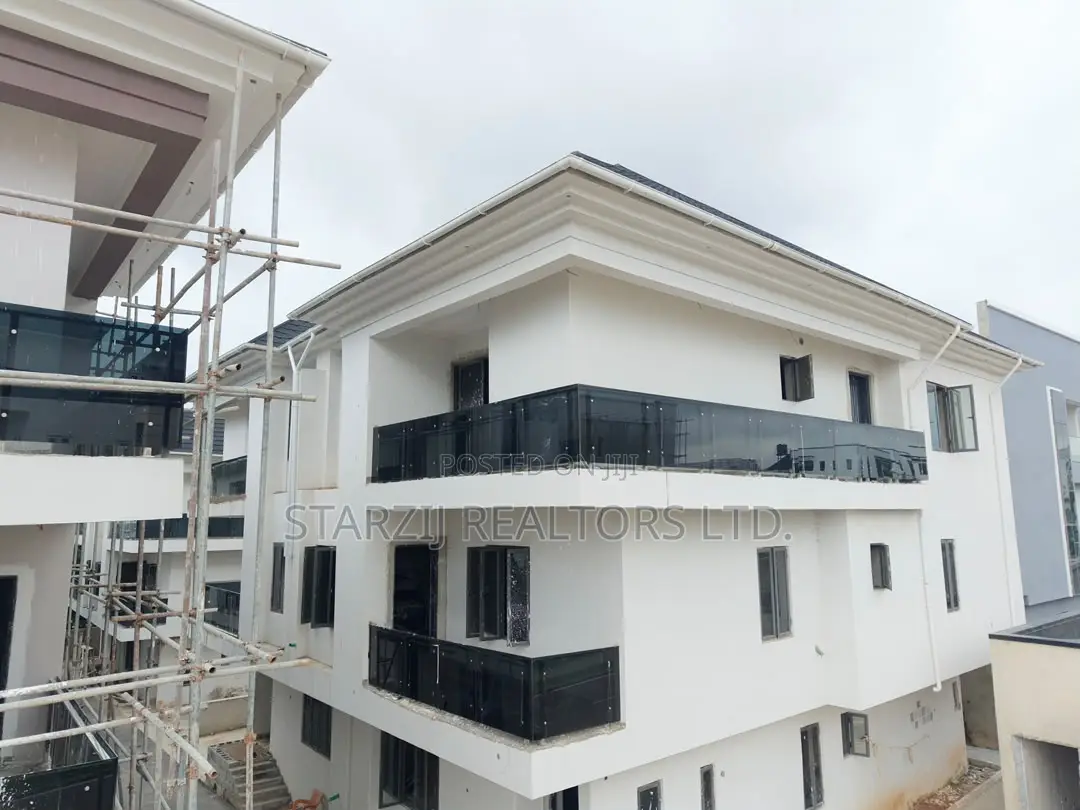 5bdrm Duplex in Wuye for Sale in Wuye