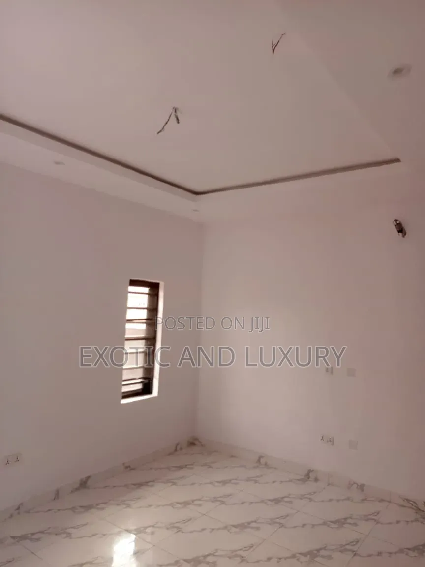 Mini Flat in Adekunle for rent in Adekunle