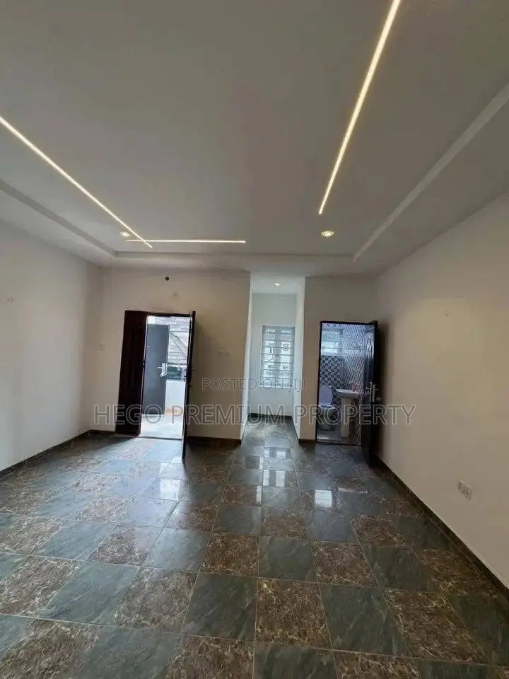 2bdrm Apartment in Sars Estate, Obio-Akpor for sale in Obio-Akpor