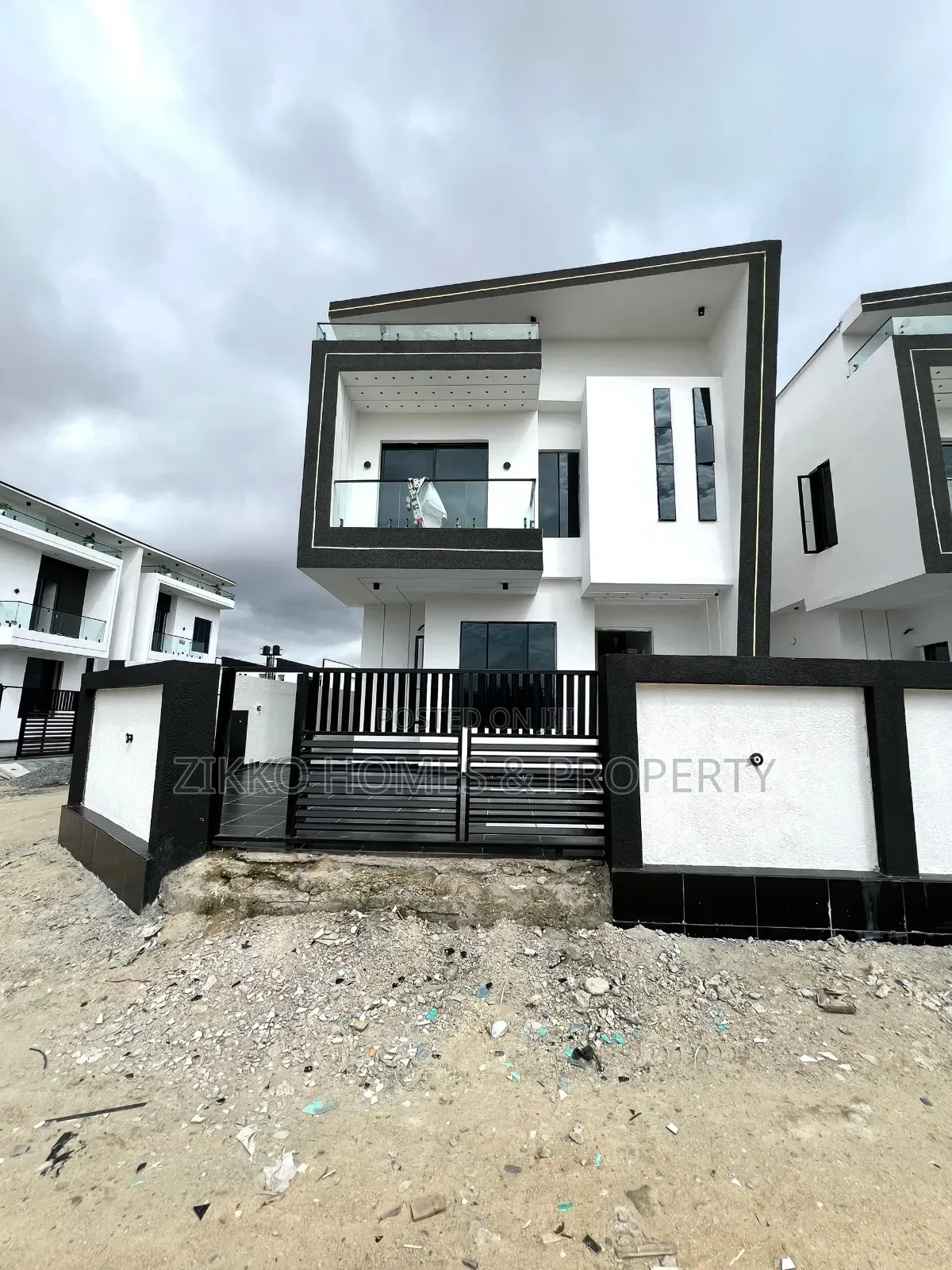4bdrm Duplex in Ajah for sale in Ado / Ajah