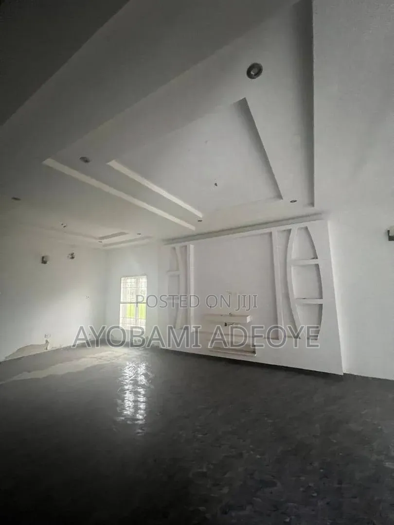4bdrm Duplex in Lakeview Estate, Chevron for rent in Chevron