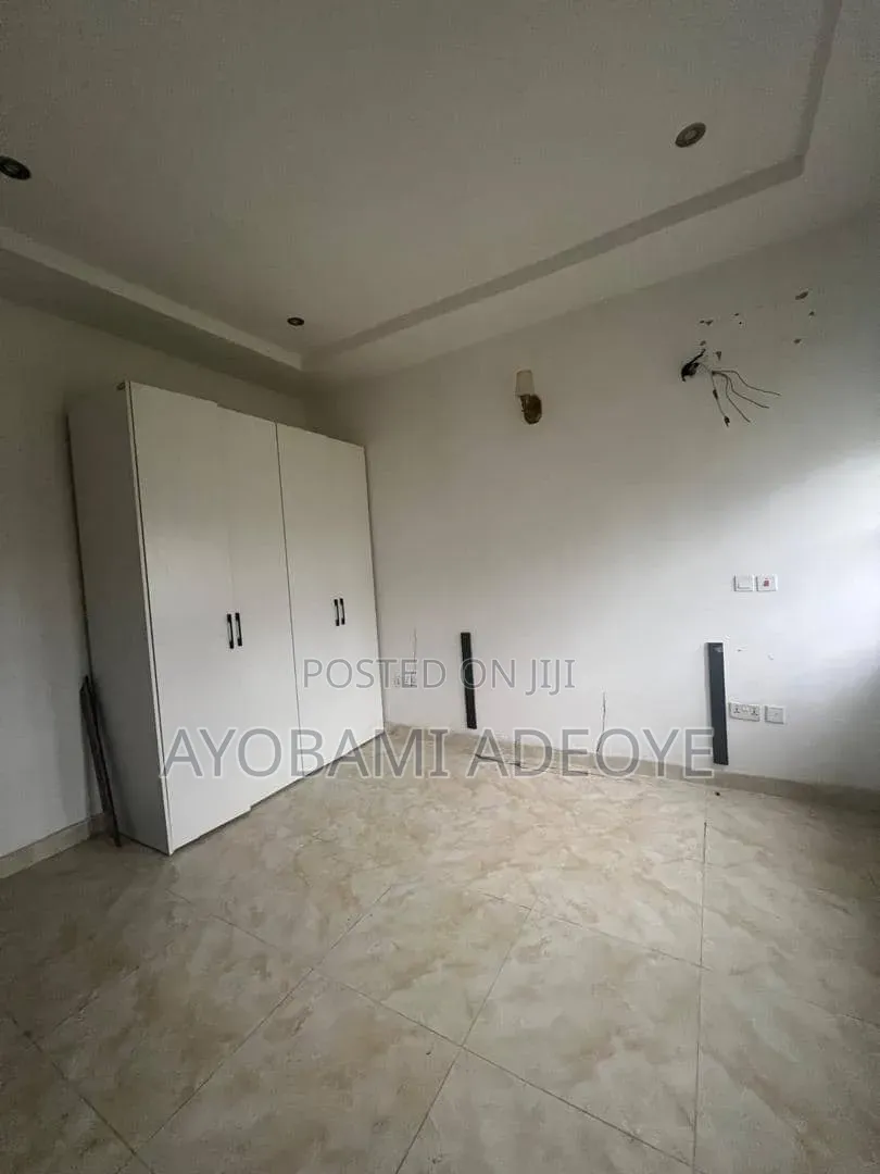 4bdrm Duplex in Lakeview Estate, Chevron for rent in Chevron