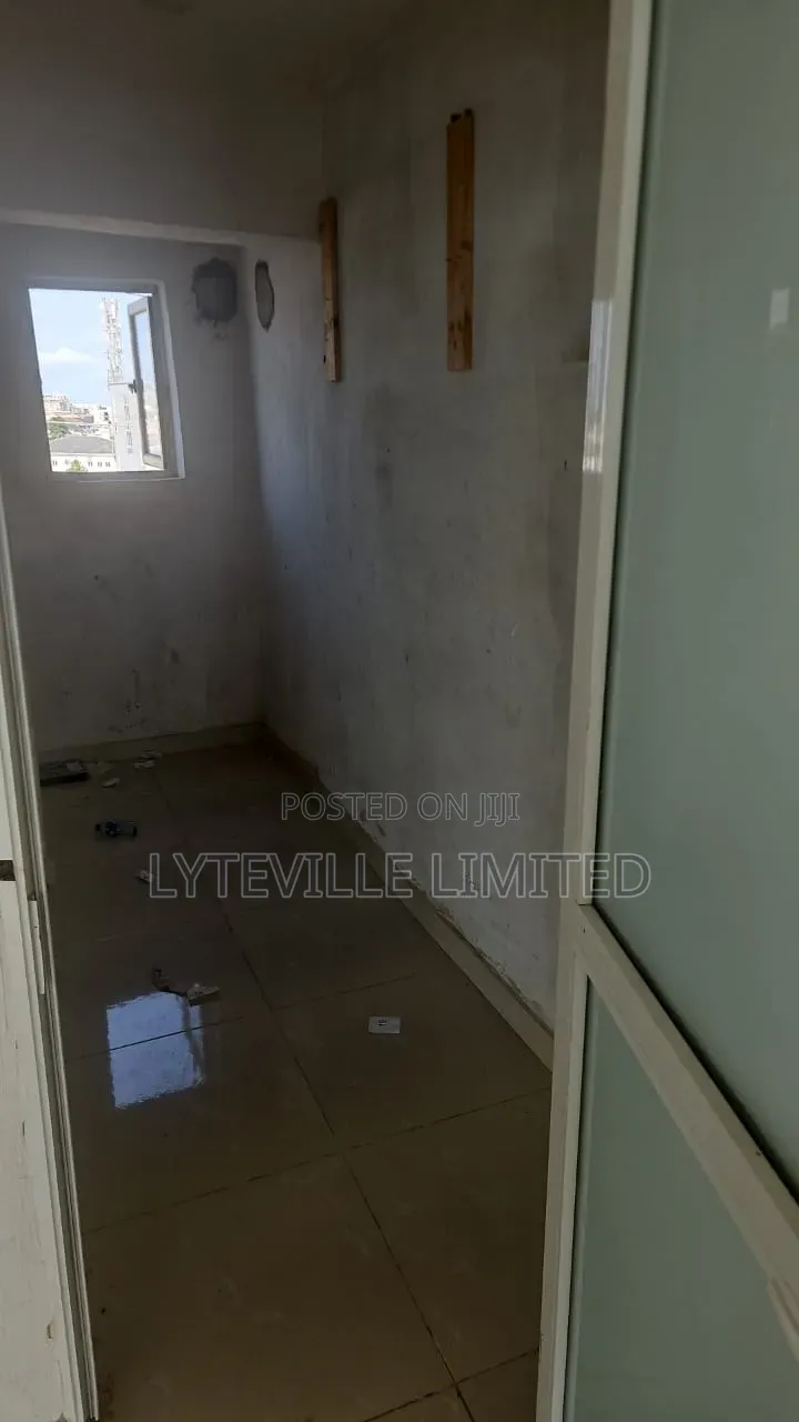 Shop/Office Space 209sqm in Lekki Phase 1