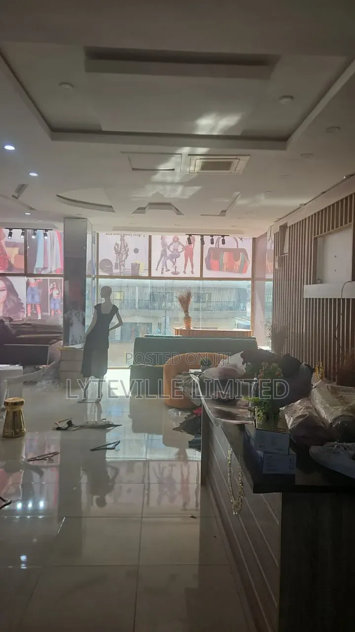 Office/Shop Space 125sqm in Lekki Phase 1