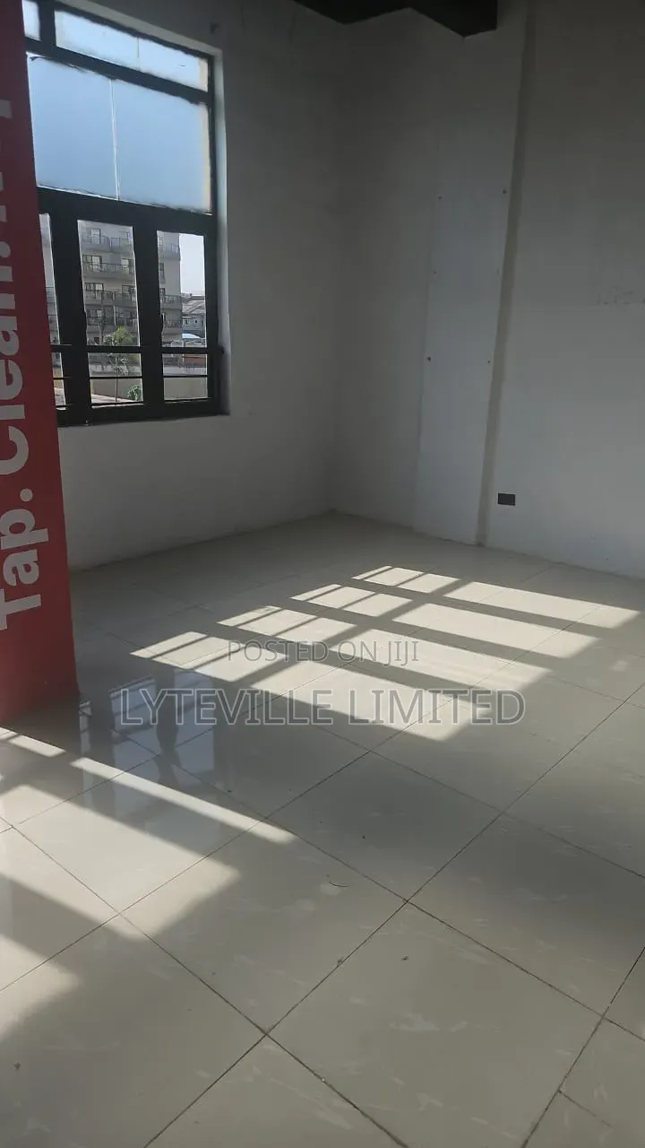 Office/Shop Space 30.7sqm in Lekki Phase 1
