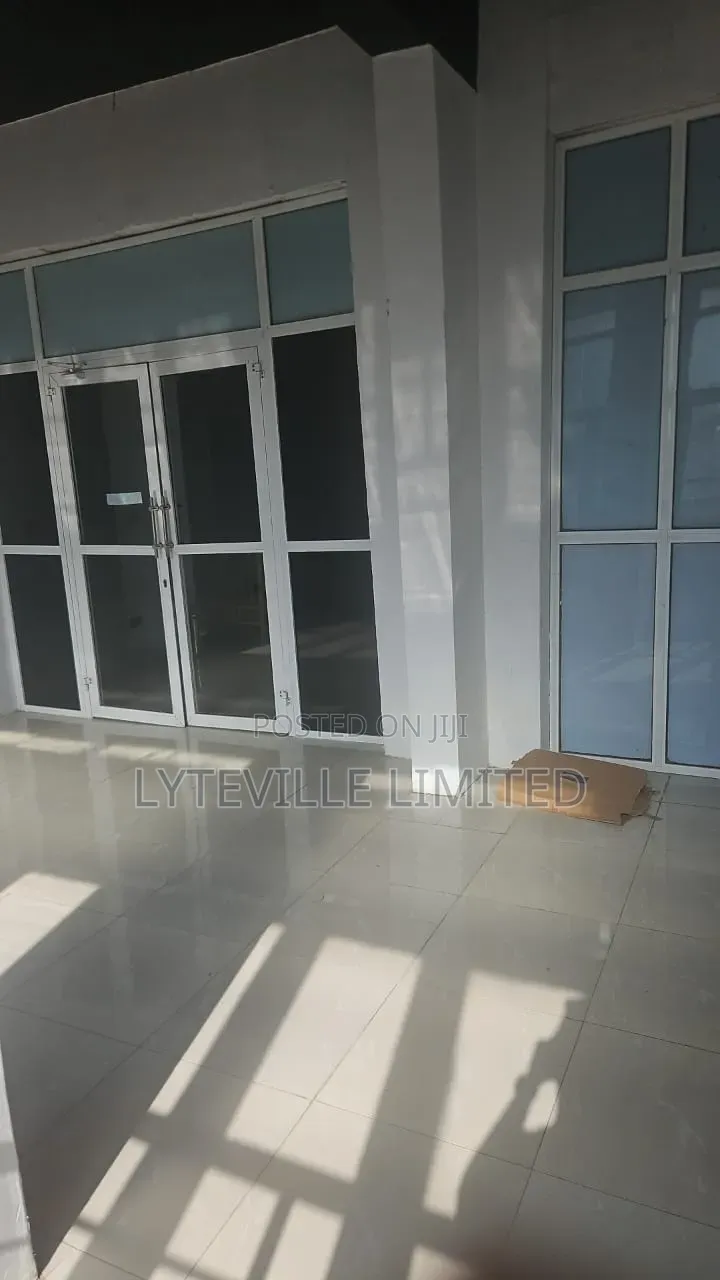 Office/Shop Space 30.7sqm in Lekki Phase 1