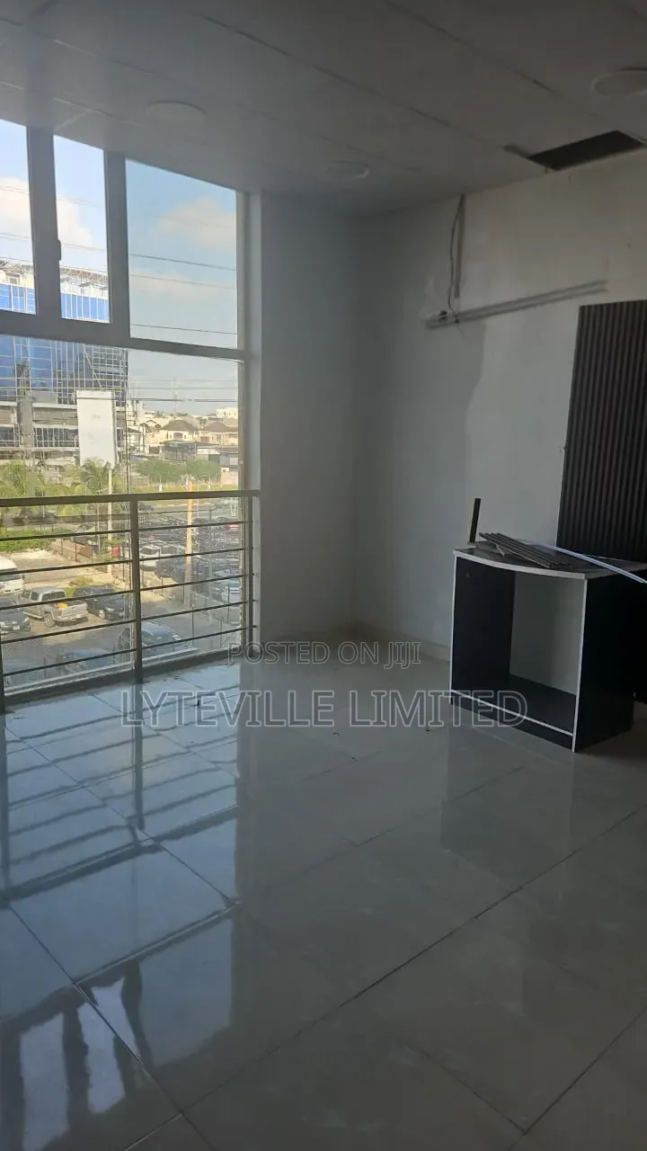 Office/Shop Space 27sqm in Lekki Phase 1