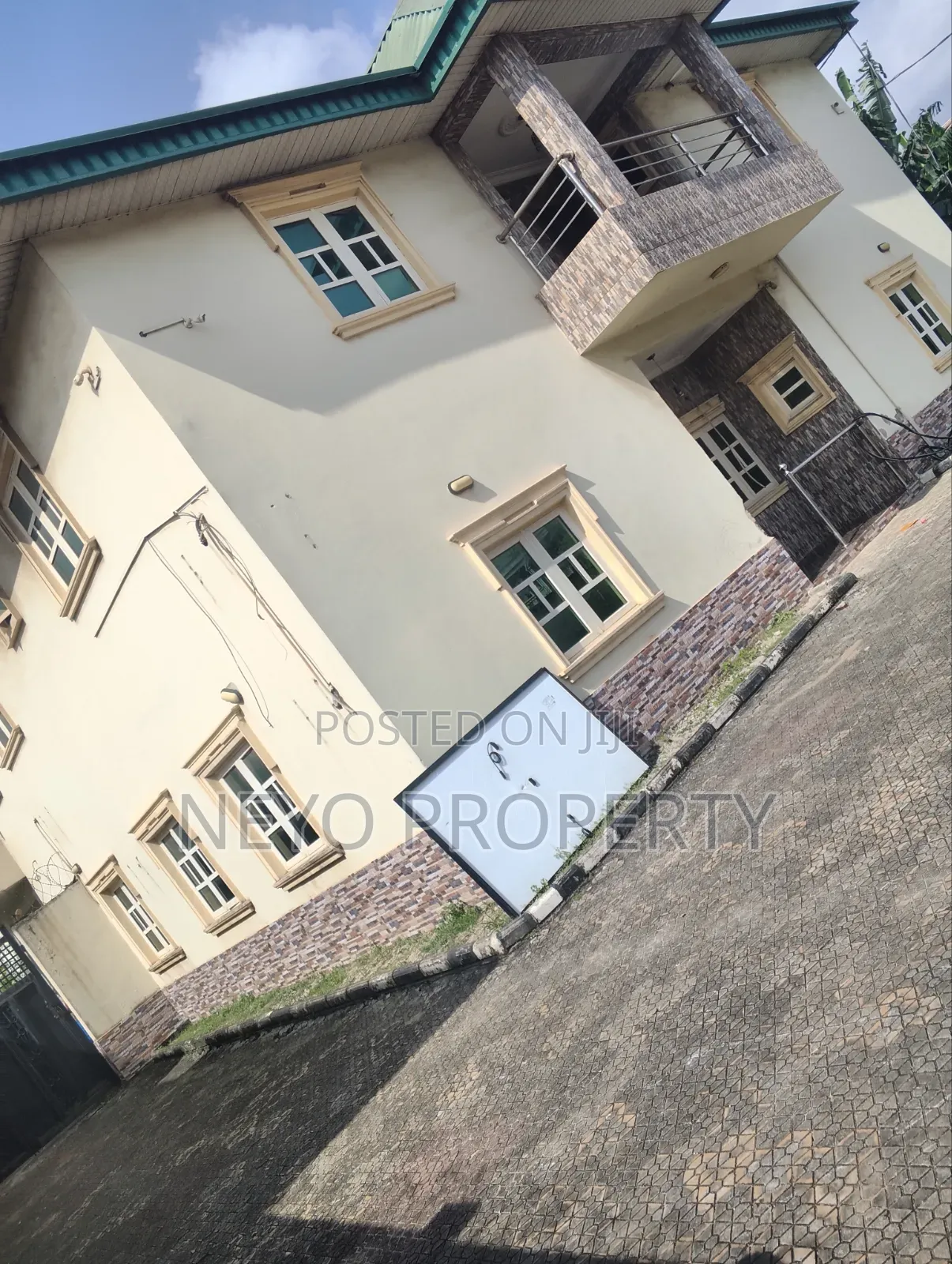 Furnished 5bdrm Duplex in Kasoleri Estate, Apeka for sale in Apeka