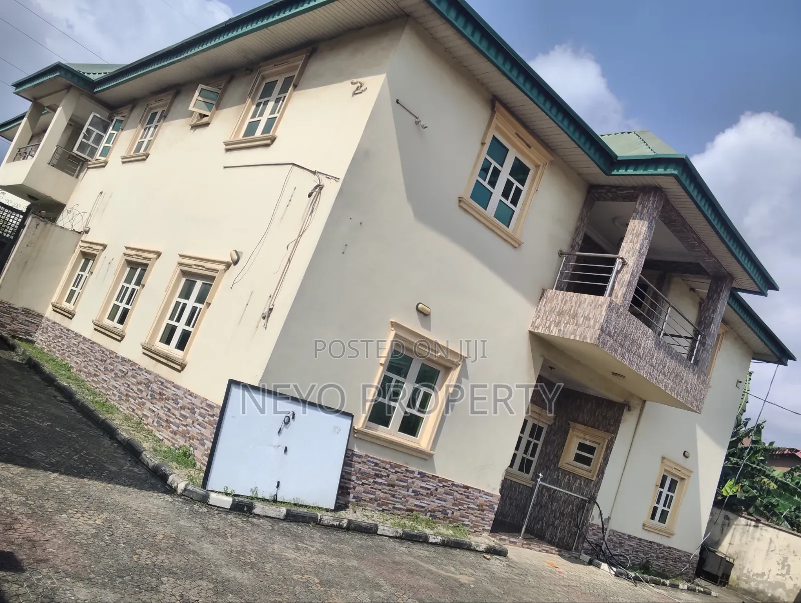 Furnished 5bdrm Duplex in Kasoleri Estate, Apeka for sale in Apeka