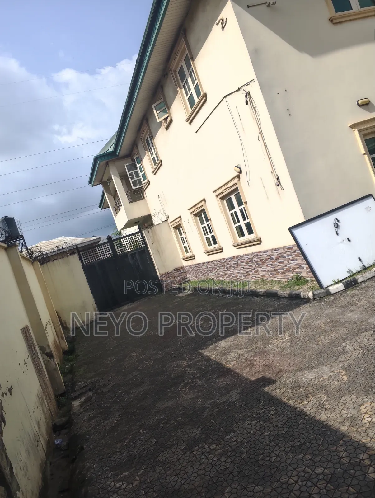 Furnished 5bdrm Duplex in Kasoleri Estate, Apeka for sale in Apeka