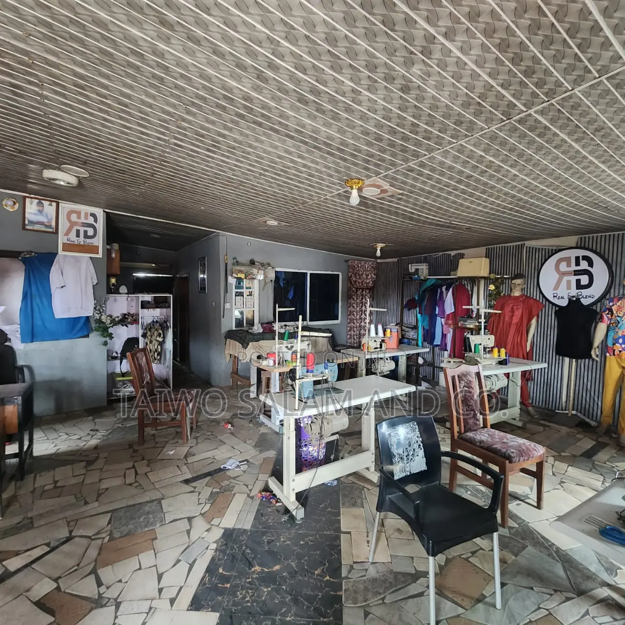 Spacious Shop in CHallenge / Ibadan