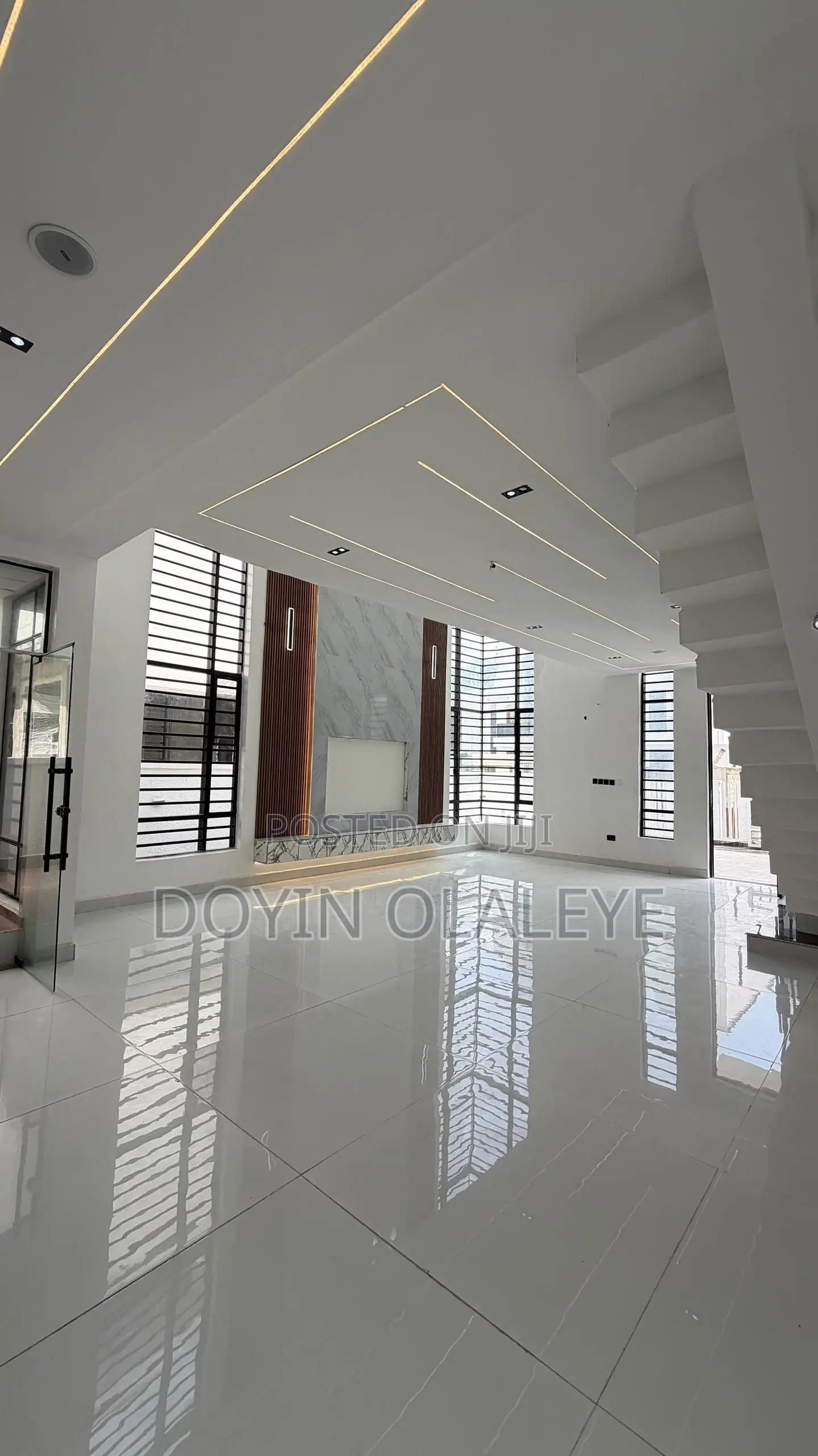 5bdrm Duplex in Chevron for sale in Chevron