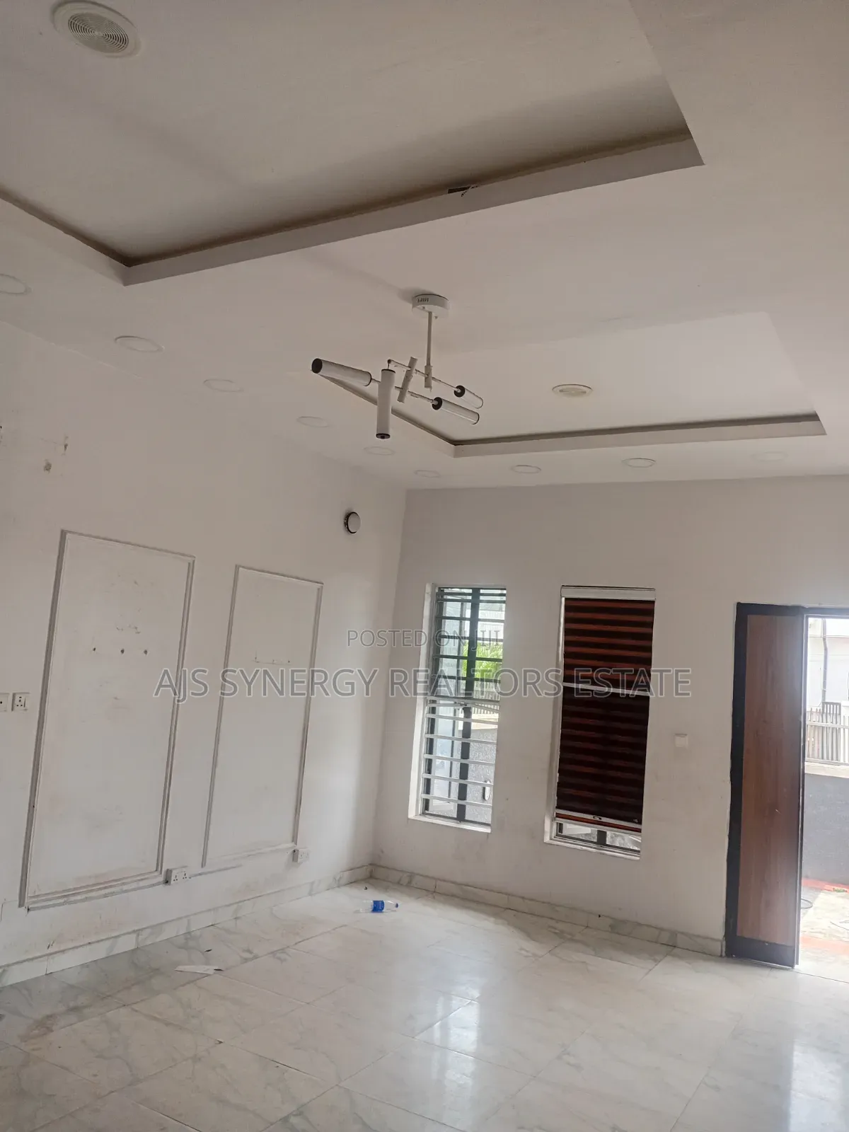 4bdrm Duplex in Lekki Expressway for sale in Lekki Expressway