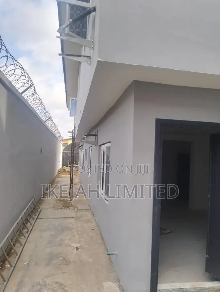 3bdrm Block of Flats in Ifako-Ogba for sale in Ifako-Ogba