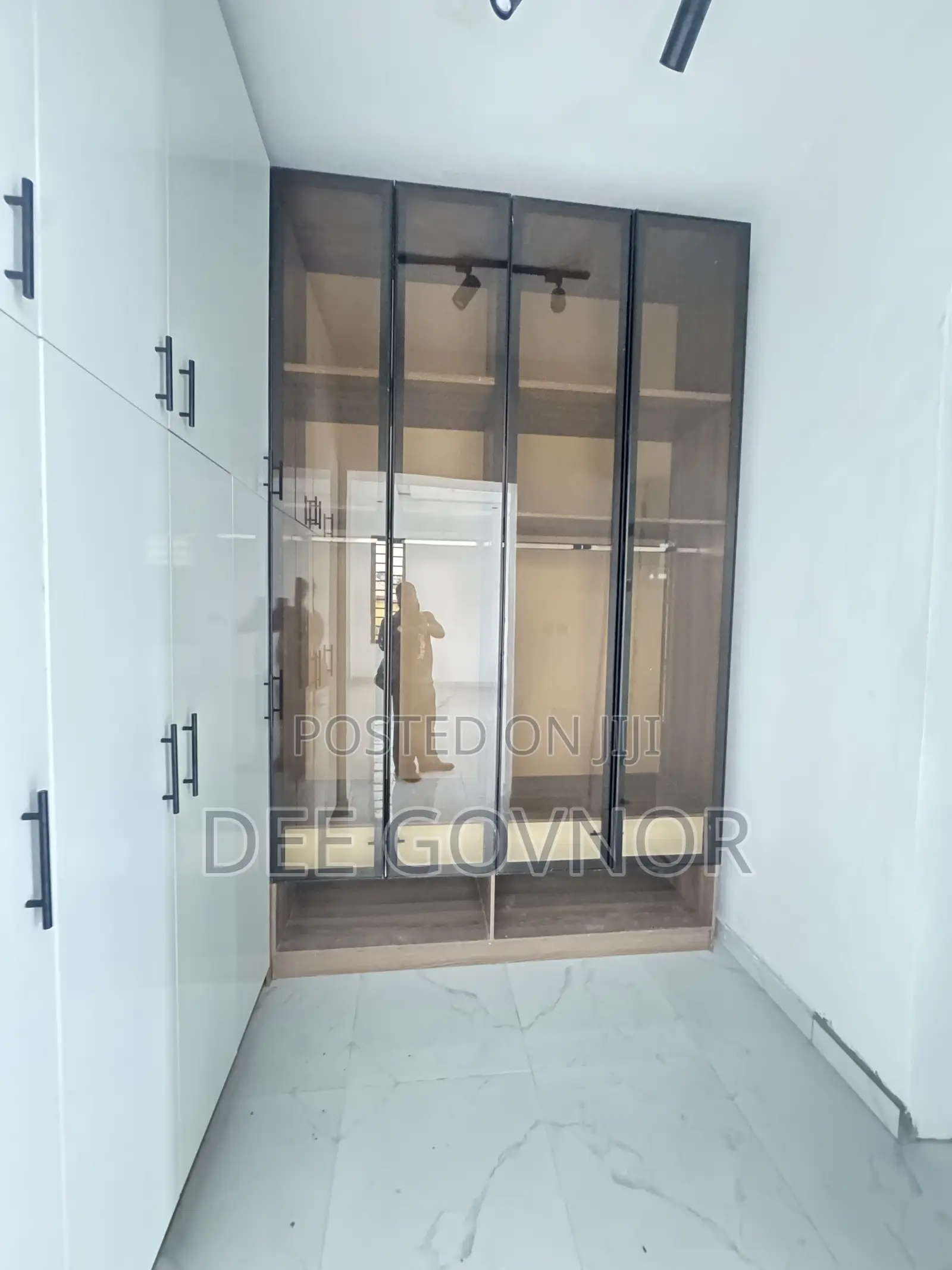 4bdrm Duplex in Idado for sale in Idado