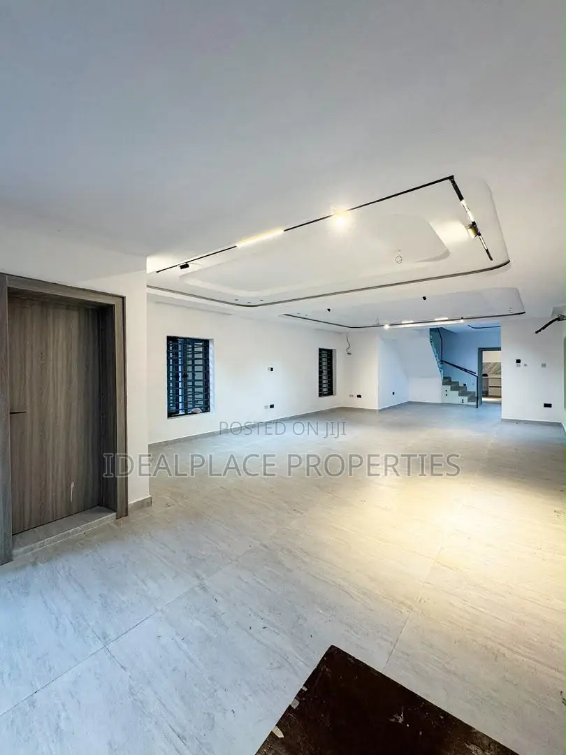 5bdrm Duplex in Lekki Phase 1 for sale in Lekki Phase 1