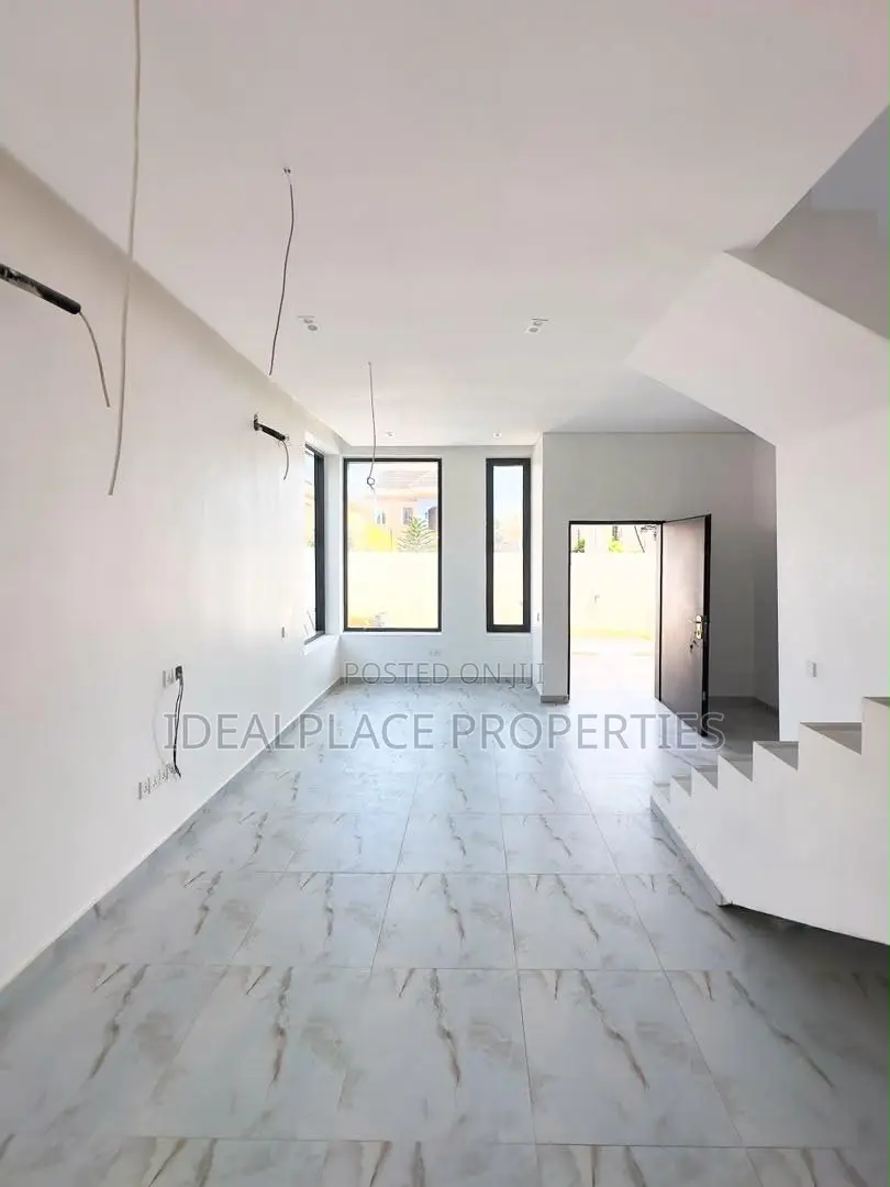 4bdrm Duplex in Lekki Phase 1 for sale in Lekki Phase 1