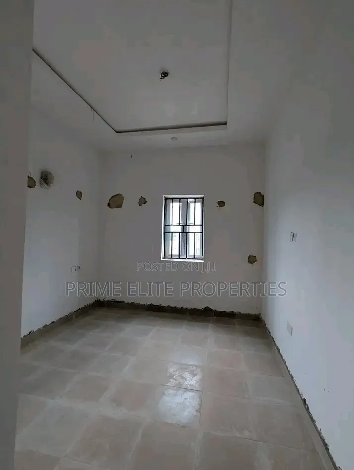 1bdrm Block of Flats in Off Nwaniba Road Up for rent in Uyo