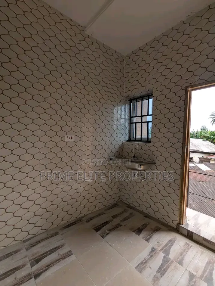 1bdrm Block of Flats in Off Nwaniba Road Up for rent in Uyo