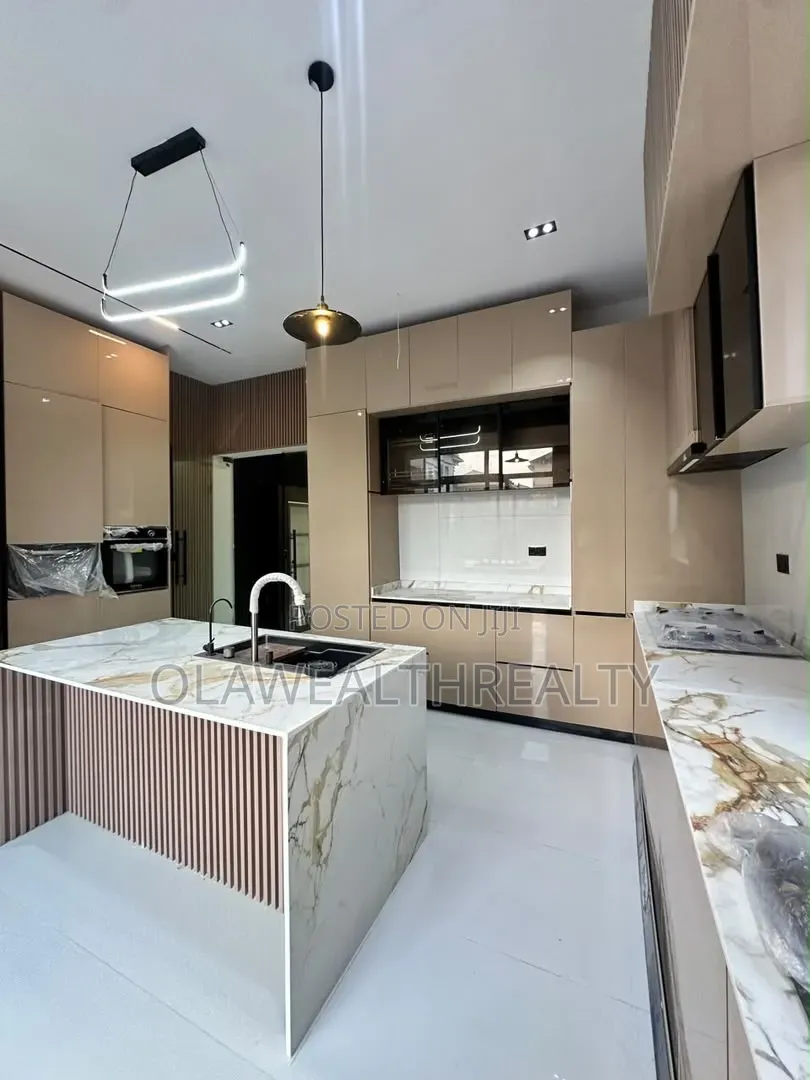 5bdrm Duplex in Off Lekki-Epe Expressway for sale in Off Lekki-Epe Expressway