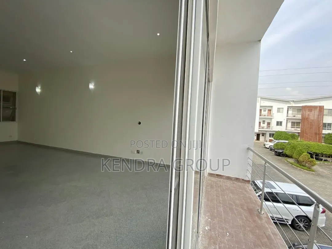4bdrm Duplex in Banana Island for sale in Banana Island