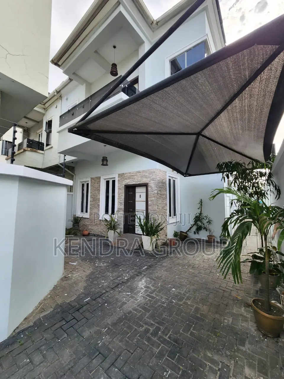 4bdrm Duplex in Chevron for rent in Chevron