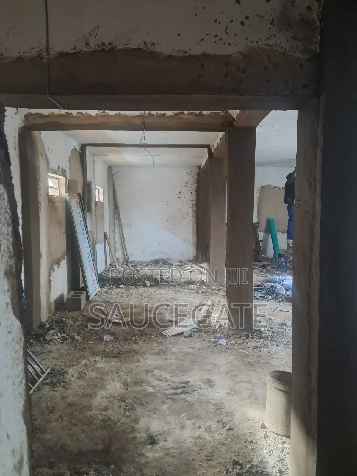 Warehouse Under Decking 88sqm Oppoitr Fair 5mins Drive in Satellite Town