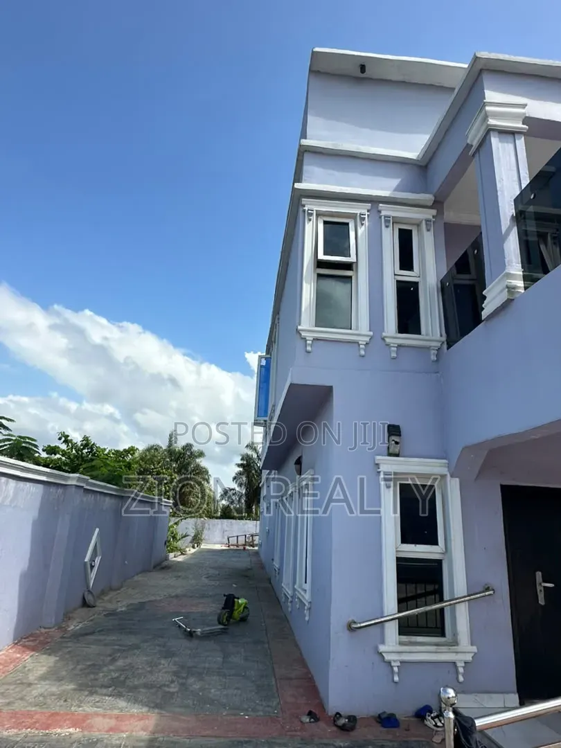3bdrm Duplex in Eleko Beach Side for rent in Eleko