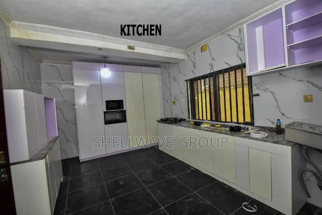 Furnished 11bdrm Mansion in Second Avenue Festac for sale in Festac