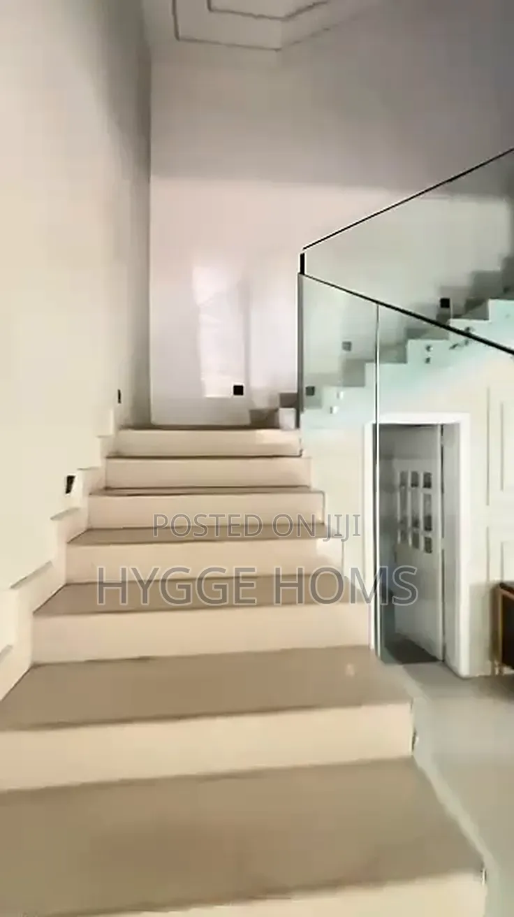 5bdrm Duplex in Off Adeola Odeku for rent in Adeola Odeku