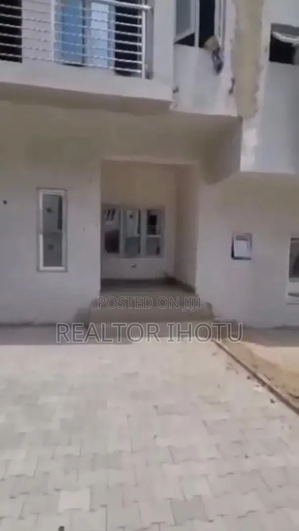 3bdrm Duplex in Sabon Lugbe for sale in Sabon Lugbe