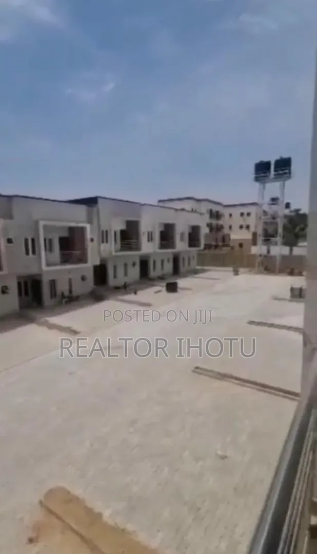 3bdrm Duplex in Sabon Lugbe for sale in Sabon Lugbe