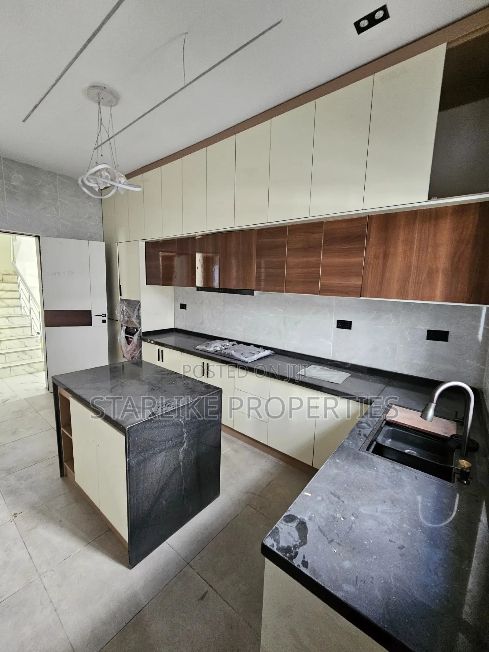 5bdrm Duplex in Lekki Expressway for sale in Lekki Expressway